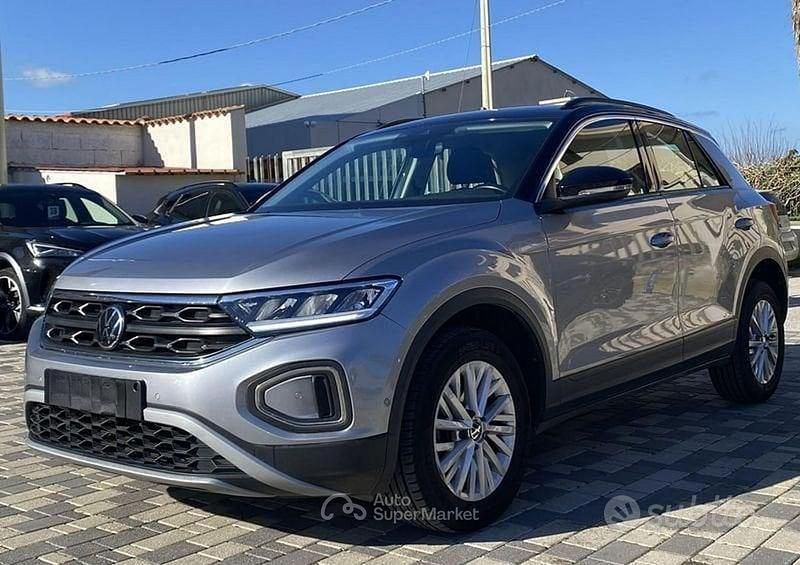 Usata VW T-Roc Life 116 CV (85 kW) 2023 Nero SUV