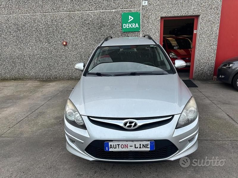 Usata Hyundai i30 Comfort 90 CV (66 kW) 2011 Grigio Station wagon