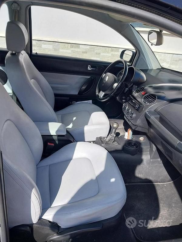 Usata VW New Beetle 105 CV (77 kW) 2006 Utilitaria