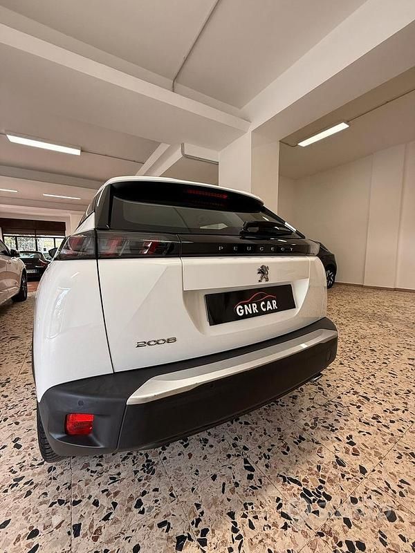 Usata Peugeot 2008 Active 110 CV (80 kW) 2021 Bianco SUV