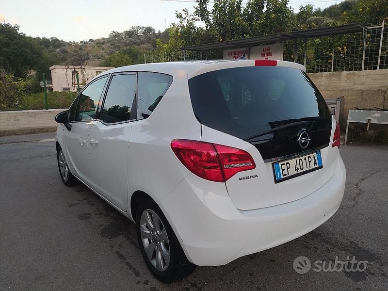 Usata Opel Meriva 2013 Bianco Monovolume