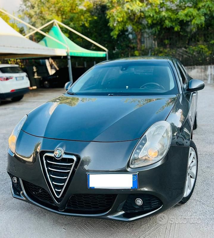 Usata Alfa Romeo Giulietta Distinctive 140 CV (102 kW) 2012 Grigio Berlina