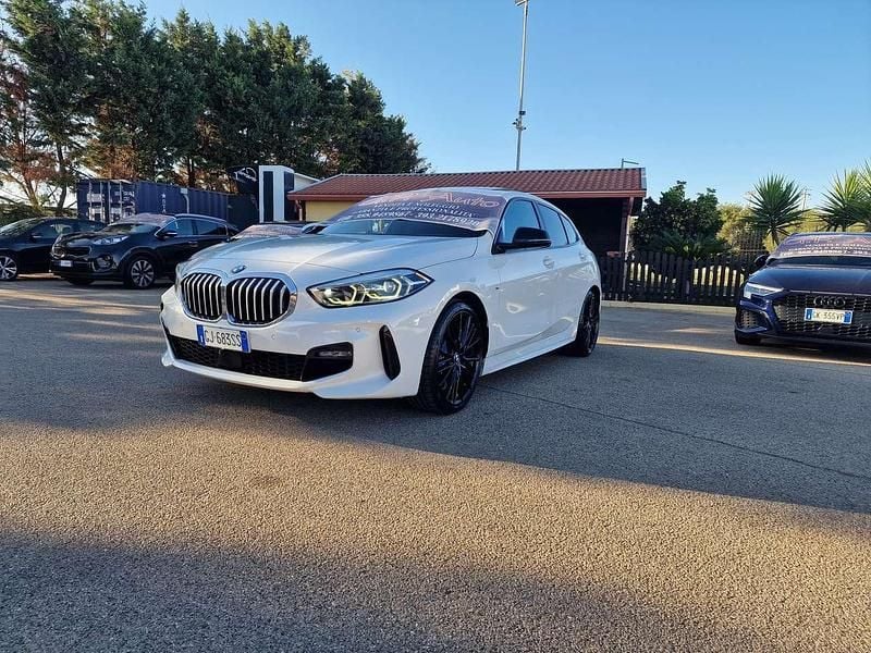 Bianco Usata 2022 BMW 120 M Sport Due volumi | 24.900 € (Ottimo prezzo) - Immagine 1/4