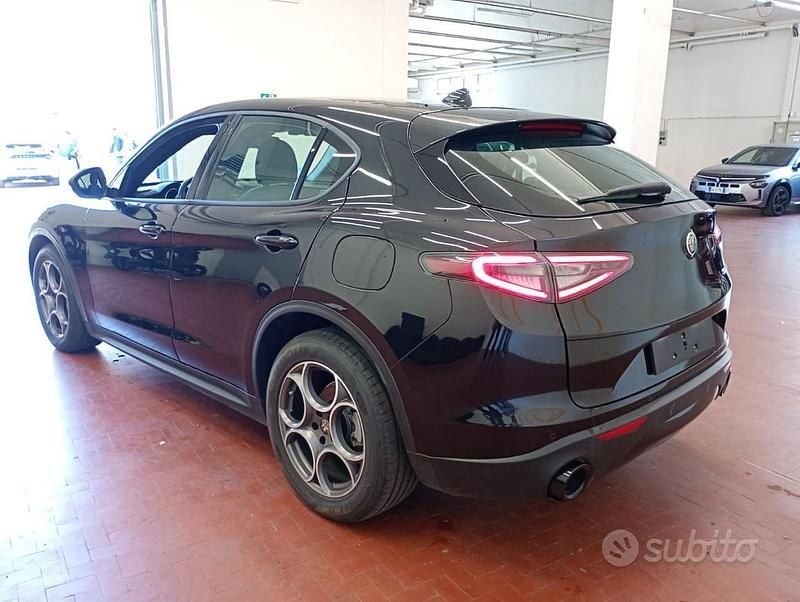 Usata Alfa Romeo Stelvio Sprint 160 CV (117 kW) 2024 Nero SUV