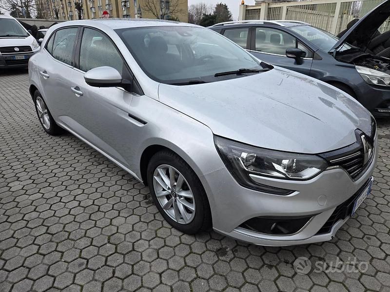 Usata Renault Mégane IV Zen 110 CV (80 kW) 2017 Grigio Berlina