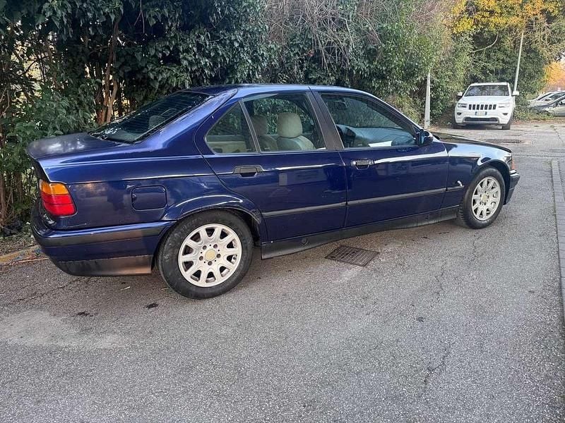 Usata BMW 318 90 CV (66 kW) 1997 Blu/azzurro Berlina