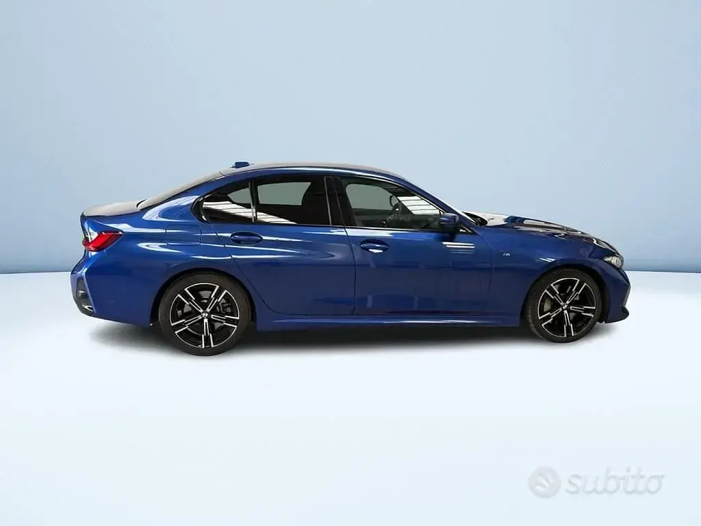 Usata BMW 330 M Sport 286 CV (210 kW) 2023 Bluazzurro Berlina