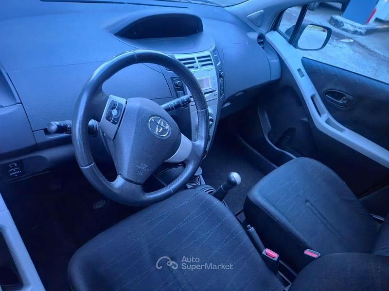 Usata Toyota Yaris 69 CV (50 kW) 2008 Grigio Utilitaria