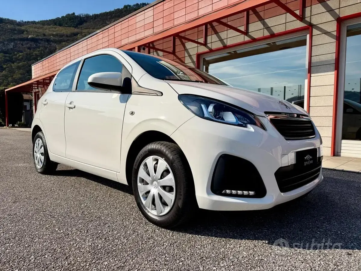 Begagnad Peugeot 108 Allure 72 HK (52 kW) 2020 Vit Sedan
