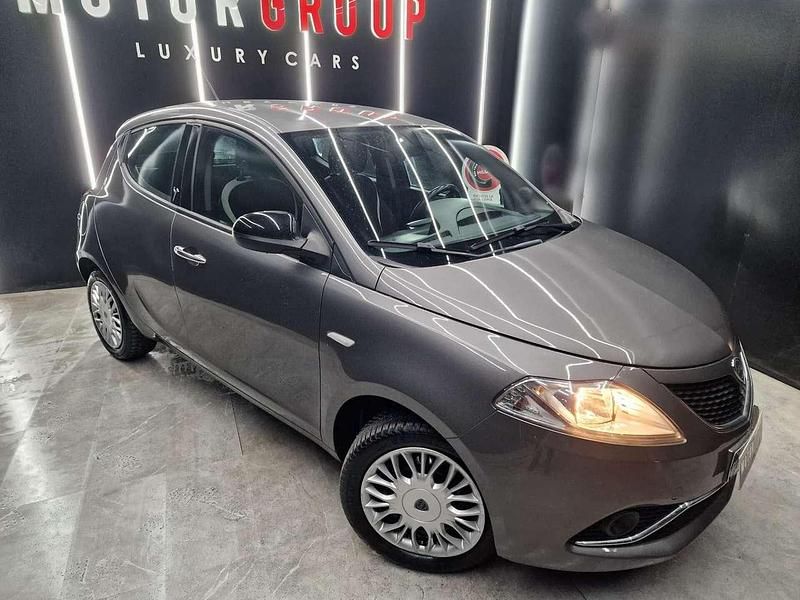 Usata Lancia Ypsilon Platinum 69 CV (50 kW) 2016 Grigio Utilitaria