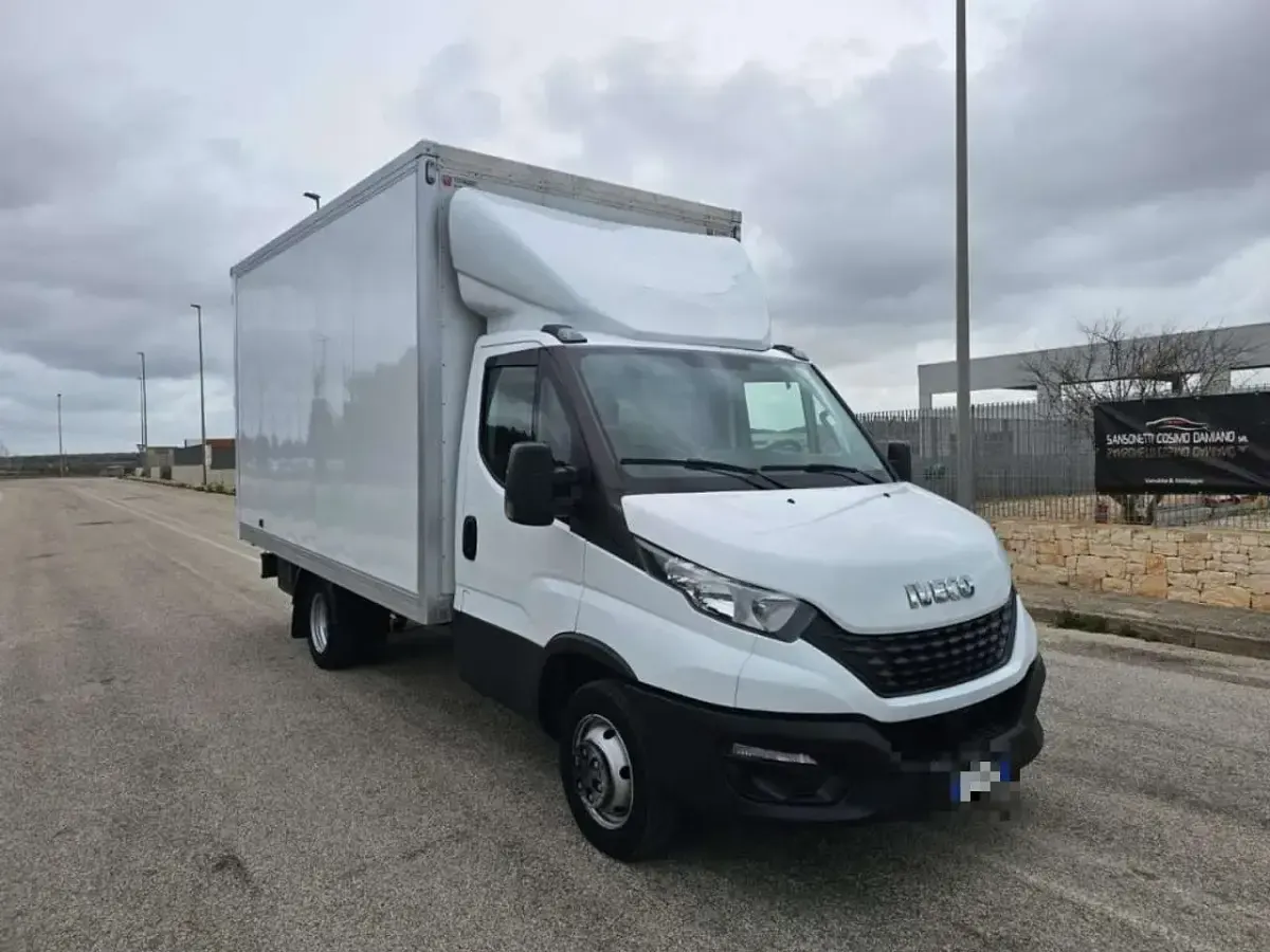 Usata Iveco Daily 136 CV (100 kW) 2022 Bianco Utilitaria