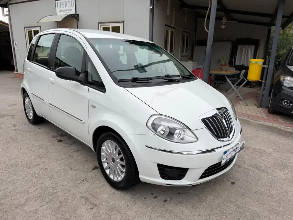 Usata Lancia Musa 95 CV (69 kW) 2012 Bianco Monovolume
