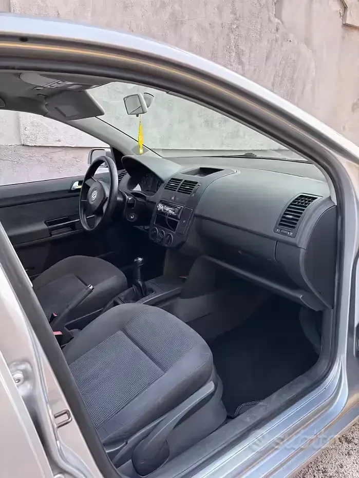 Usata VW Polo 75 CV (55 kW) 2004 Grigio Utilitaria