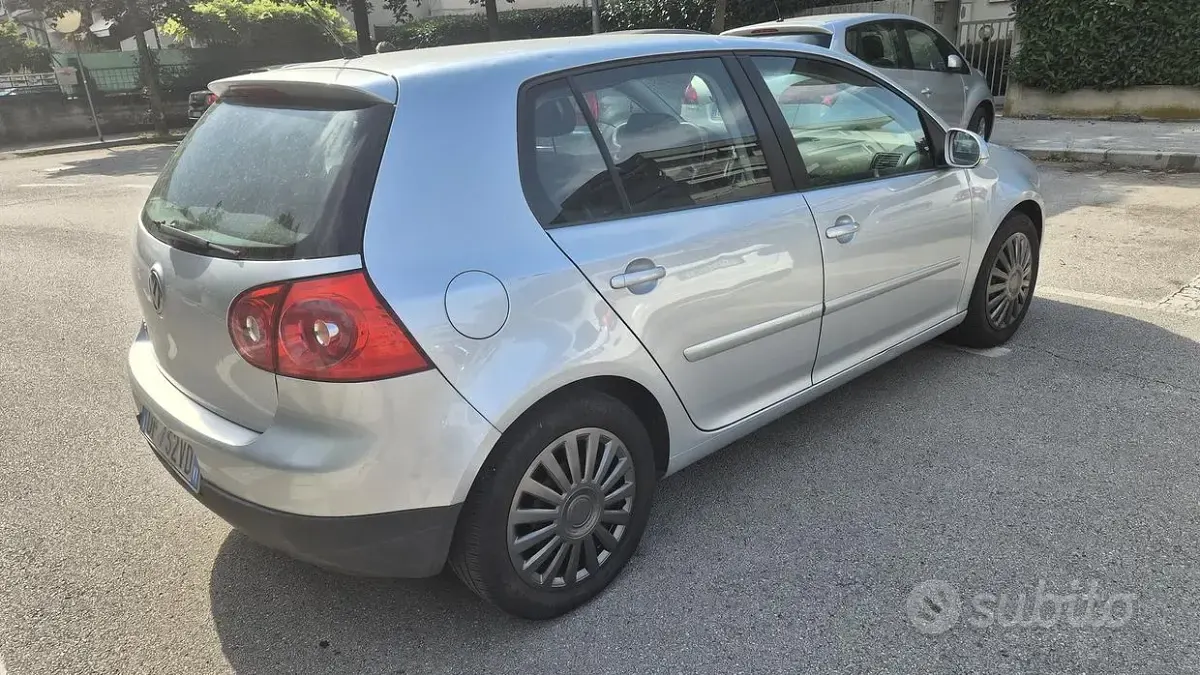 Usata VW Golf V 102 CV (75 kW) 2007 Berlina