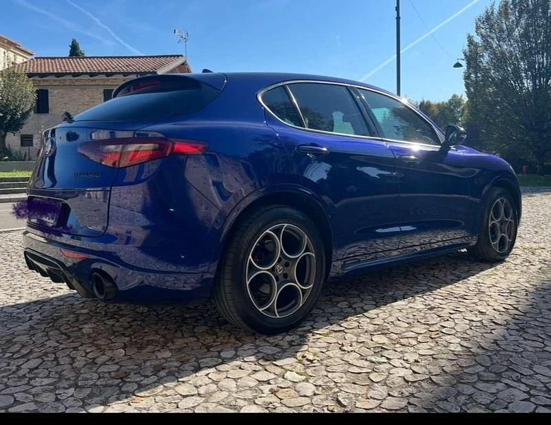 Usata Alfa Romeo Stelvio Business 190 CV (139 kW) 2020 Blu/azzurro SUV