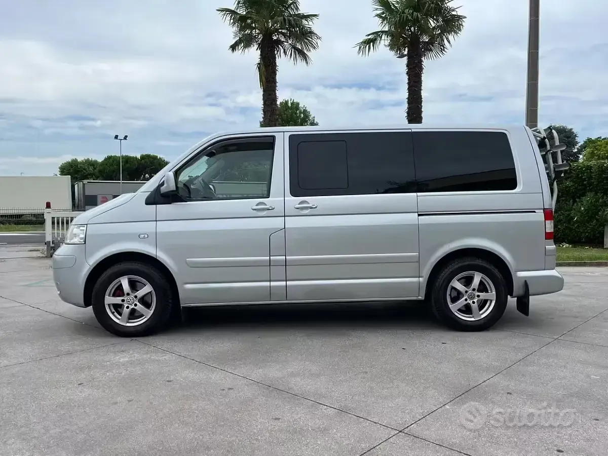 Usata VW Multivan Highline 131 CV (96 kW) 2004 Argento Monovolume