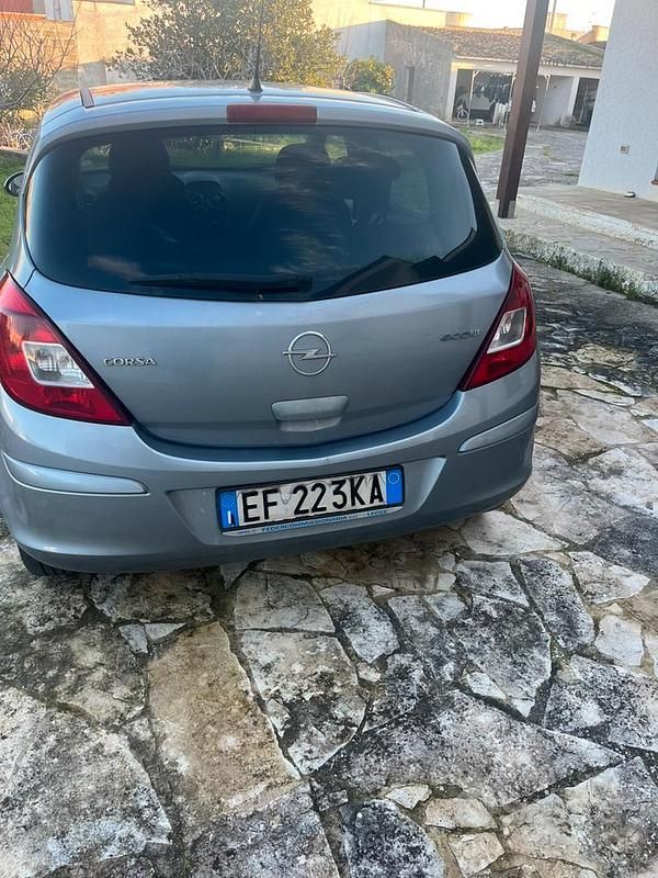 Usata Opel Corsa 69 CV (50 kW) 2010 Berlina
