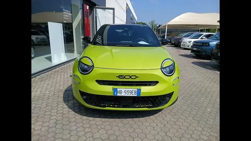 Usata Fiat 600 Sport 145 CV (106 kW) 2026 Verde SUV