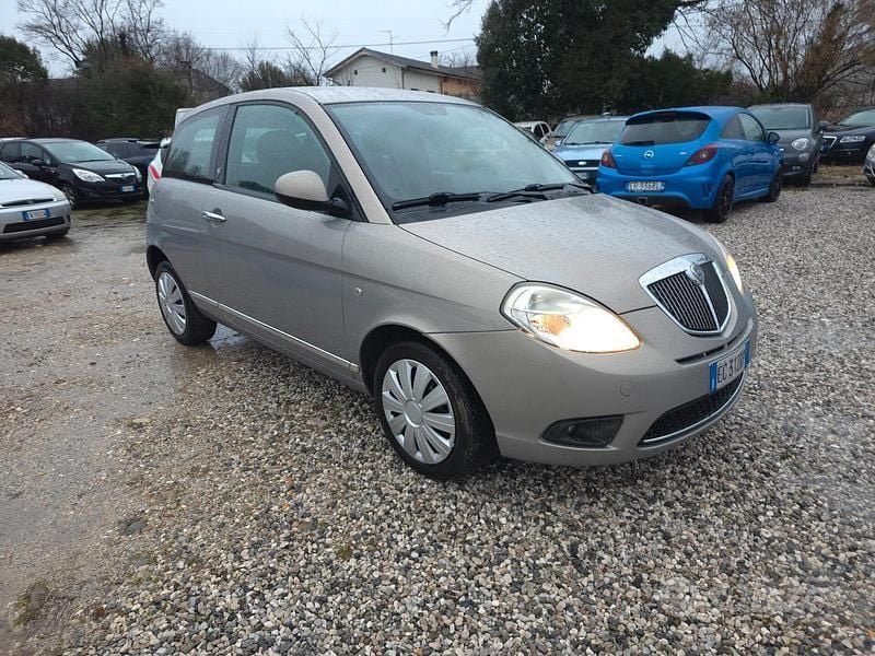 Usata Lancia Ypsilon 69 CV (50 kW) 2010 Grigio Utilitaria