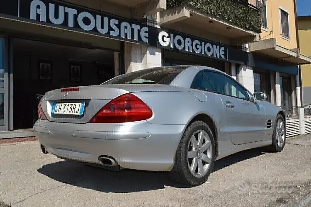 Usata Mercedes SL350 245 CV (180 kW) 2003 Grigio Cabrio