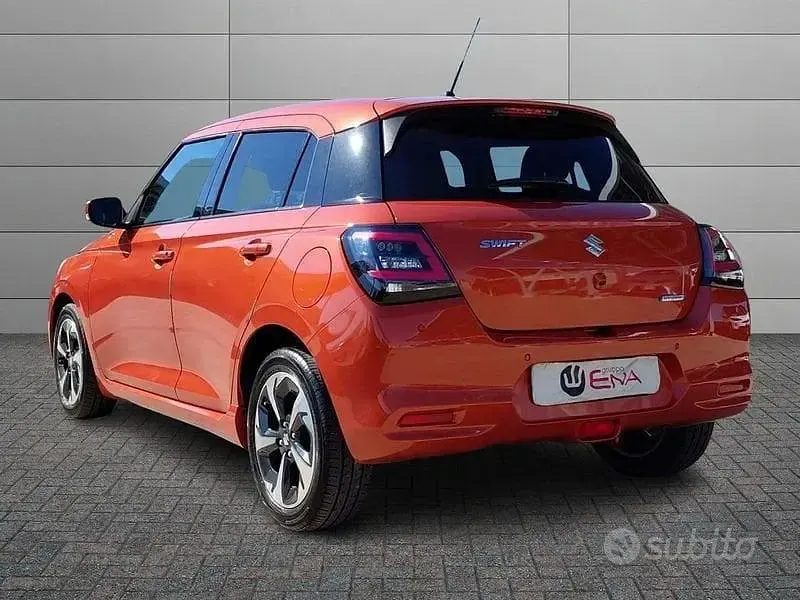 Usata Suzuki Swift 83 CV (61 kW) 2024 Arancione Utilitaria