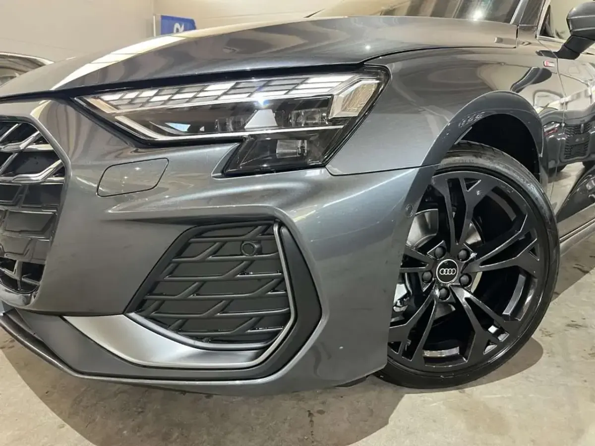 Nuova Audi A3 S-Line 150 CV (110 kW) 2026 Grigio scuro Berlina