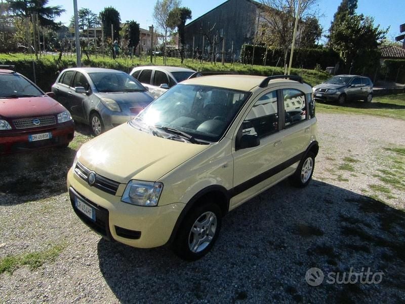 Usata Fiat Panda 4x4 60 CV (44 kW) 2007 Giallo Utilitaria