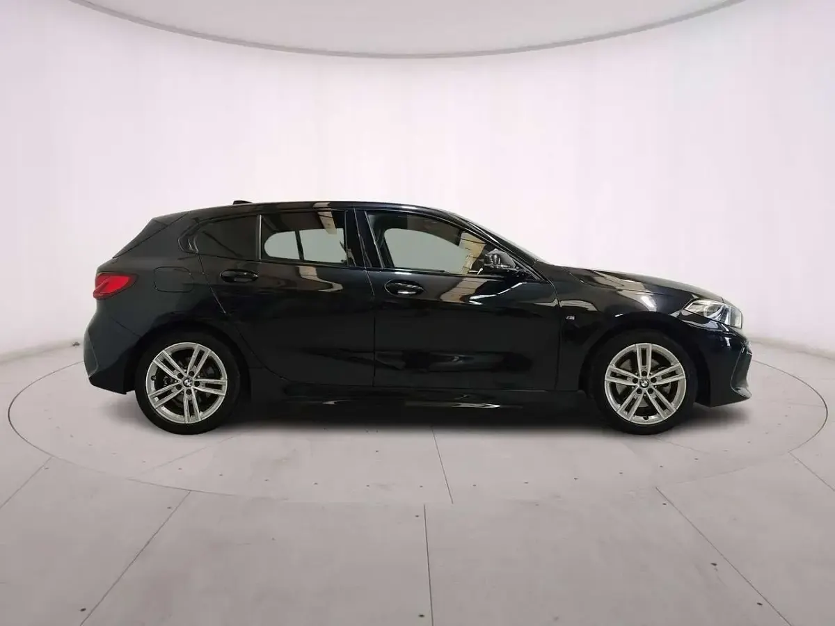Usata BMW 116 M Sport 109 CV (80 kW) 2021 Black sapphire Utilitaria