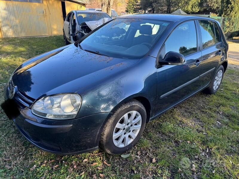 Usata 2005 VW Golf V Comfortline Tre volumi | 1500 € (Ottimo prezzo) - Immagine 1/4