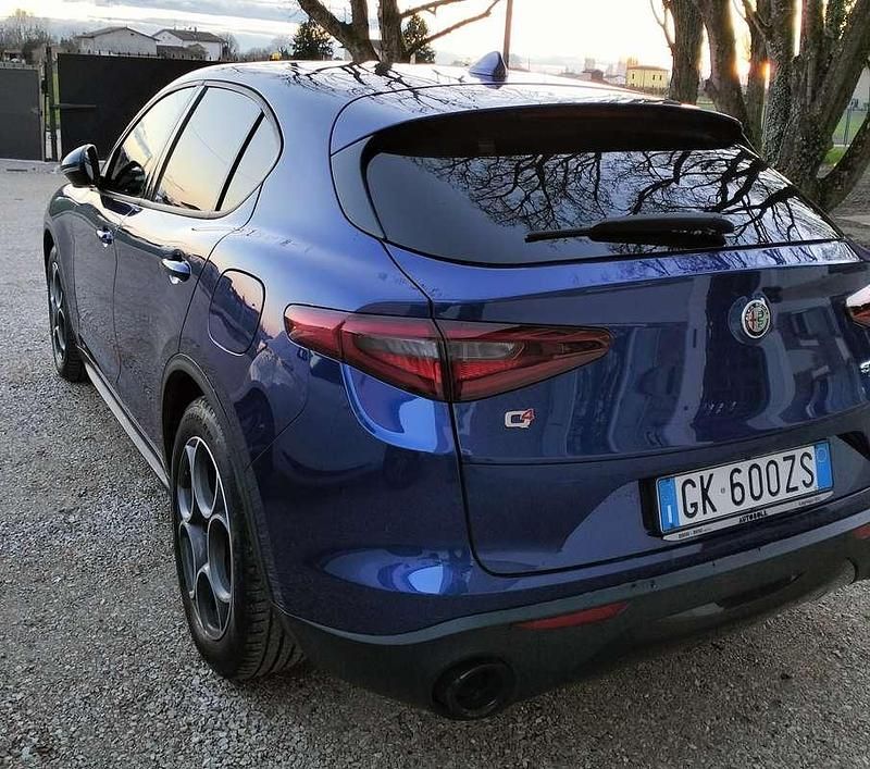 Usata Alfa Romeo Stelvio Sprint 190 CV (139 kW) 2022 Blu/azzurro SUV