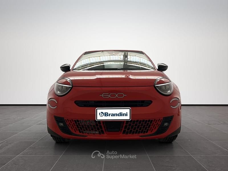 Nuova Fiat 600 Icon 136 CV (100 kW) 2026 Arancio sole metallizzato SUV