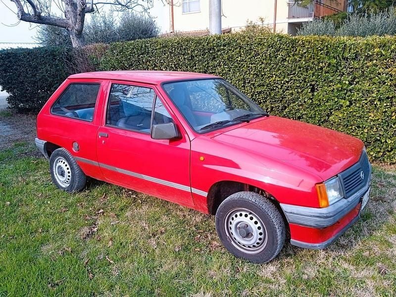 Usata Opel Corsa 45 CV (33 kW) 1987 Rosso Berlina
