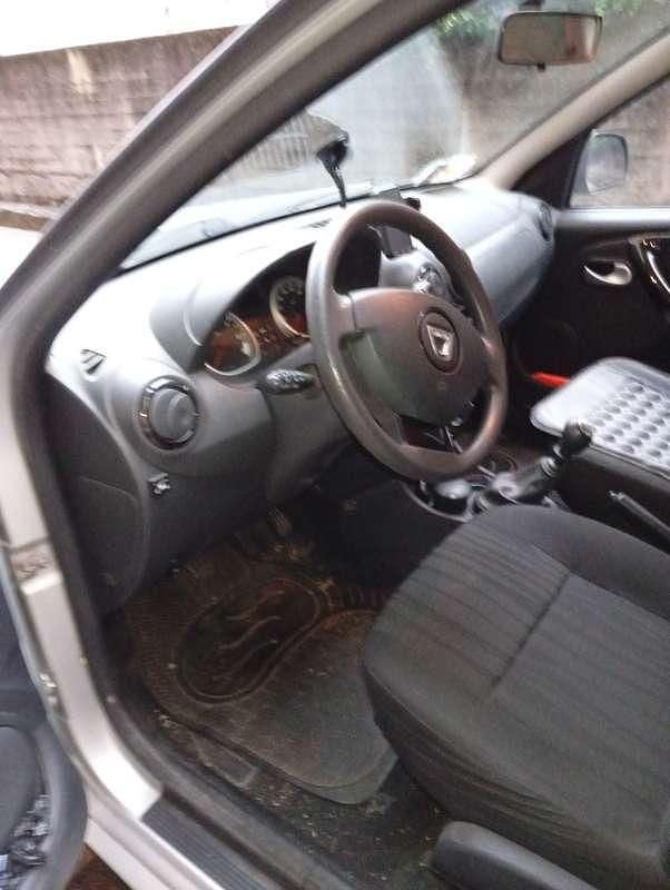 Usata Dacia Duster Lauréate 105 CV (77 kW) 2011 Grigio Station wagon