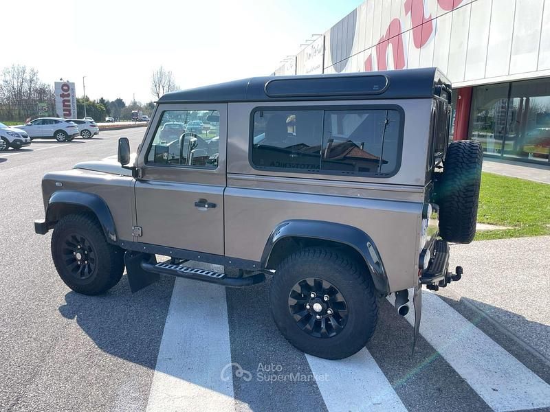 Usata Land Rover Defender 122 CV (89 kW) 2013 Bronze Station wagon