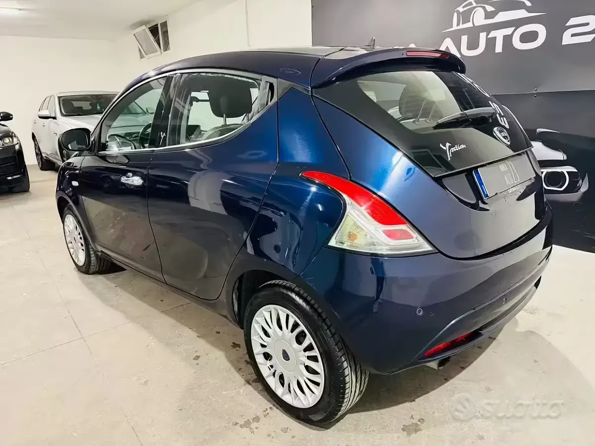Usata Lancia Ypsilon 95 CV (69 kW) 2018 Blu Utilitaria