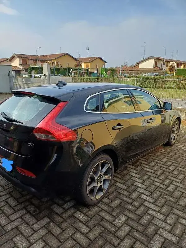 Usata Volvo V40 Ocean Race 120 CV (88 kW) 2016 Nero Berlina