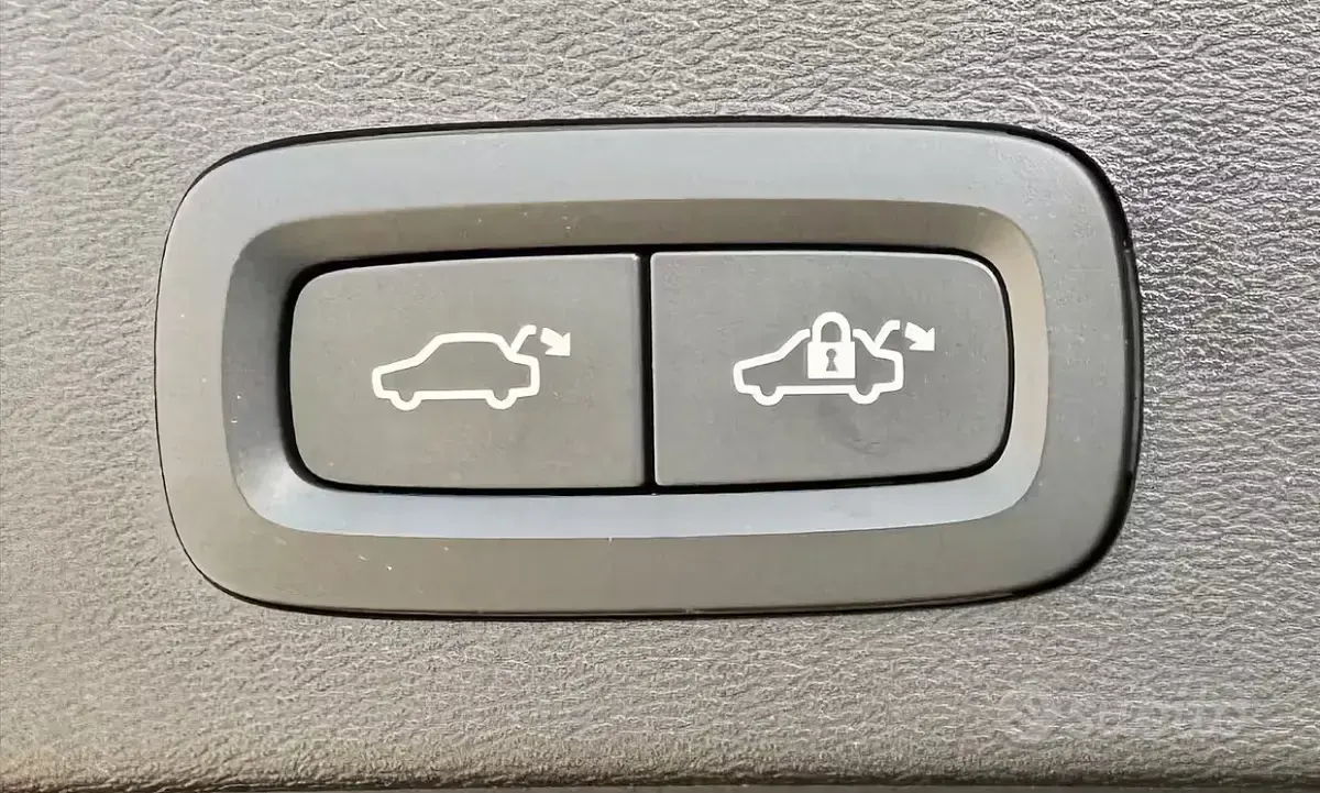 Usata Volvo XC40 129 CV (94 kW) 2021 Nero SUV