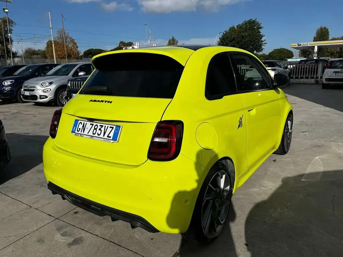 Usata Abarth 500e 47 kW (64 CV) 2023 Giallo Utilitaria