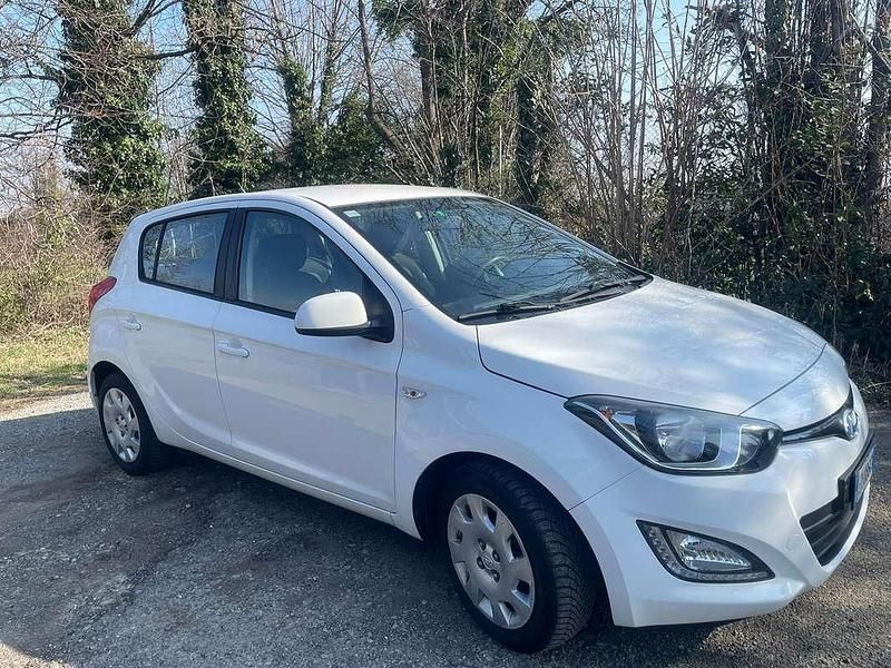 Usata Hyundai i20 Classic 75 CV (55 kW) 2015 Bianco Utilitaria