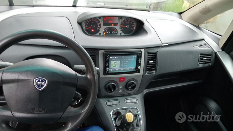 Usata Lancia Musa 90 CV (66 kW) 2012 Grigio Monovolume