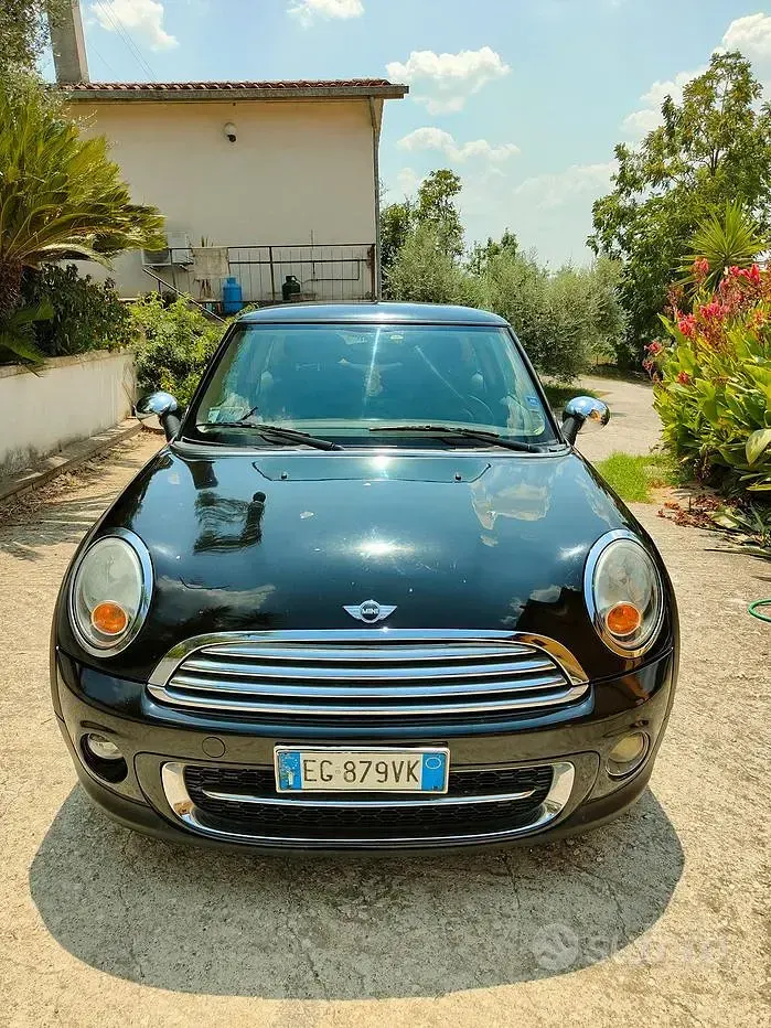 Usata Mini Cooper D 112 CV (82 kW) 2011 Nero Utilitaria
