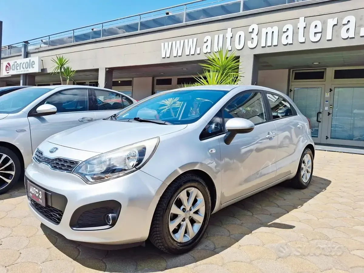 Usata Kia Rio 90 CV (66 kW) 2014 Grigio Utilitaria
