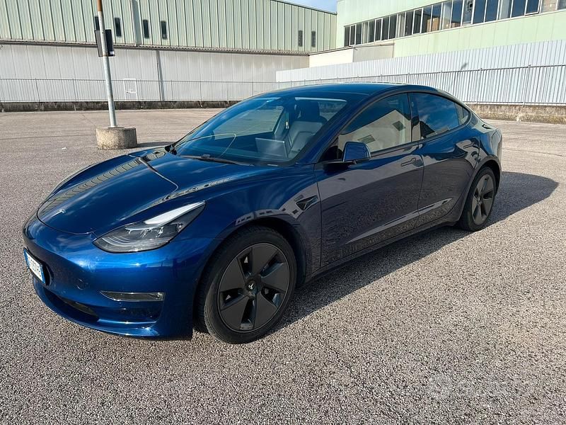 Usata Tesla Model 3 Long Range AWD 366 kW (498 CV) 2021 Blu Berlina