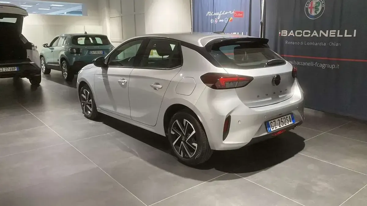 Usata Opel Corsa S 101 CV (74 kW) 2025 Argento Utilitaria
