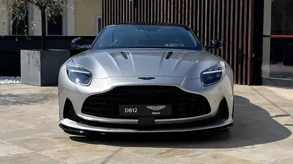 Nuova Aston Martin DB12 680 CV (500 kW) 2026 Spirit silver Coupé