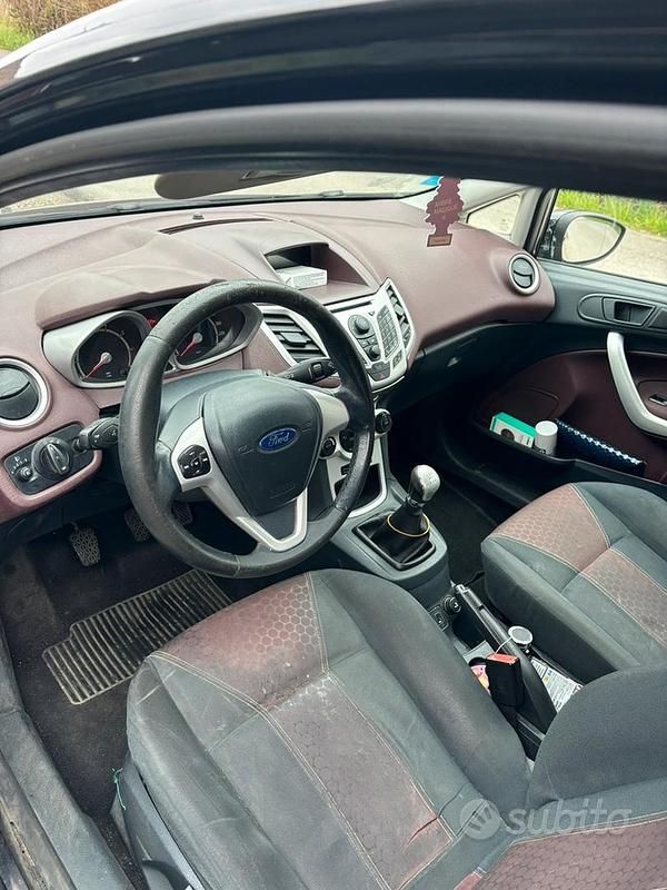 Usado Ford Fiesta 53 HP (38 kW) 2008 Preto Citadino