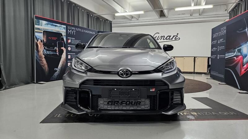 Usata Toyota Yaris 280 CV (205 kW) 2024 Grigio Berlina