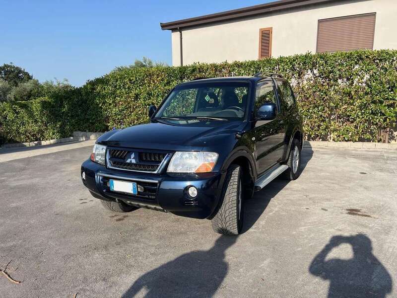 Blu/azzurro Usata 2006 Mitsubishi Pajero Invite SUV | 12.000 € (Cara) - Immagine 1/4