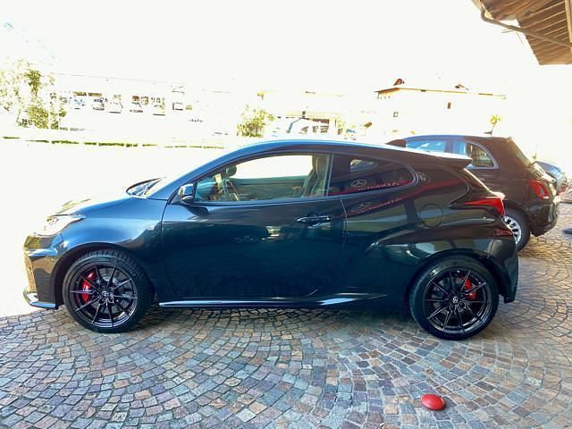 Usata Toyota Yaris 261 CV (191 kW) 2023 Nero Berlina