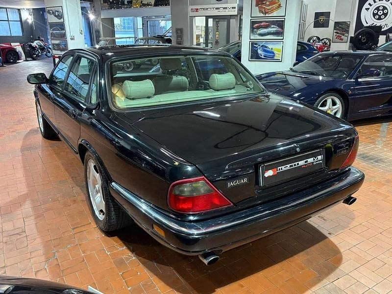 Usata Jaguar XJR 325 CV (239 kW) 1995 Nero Berlina